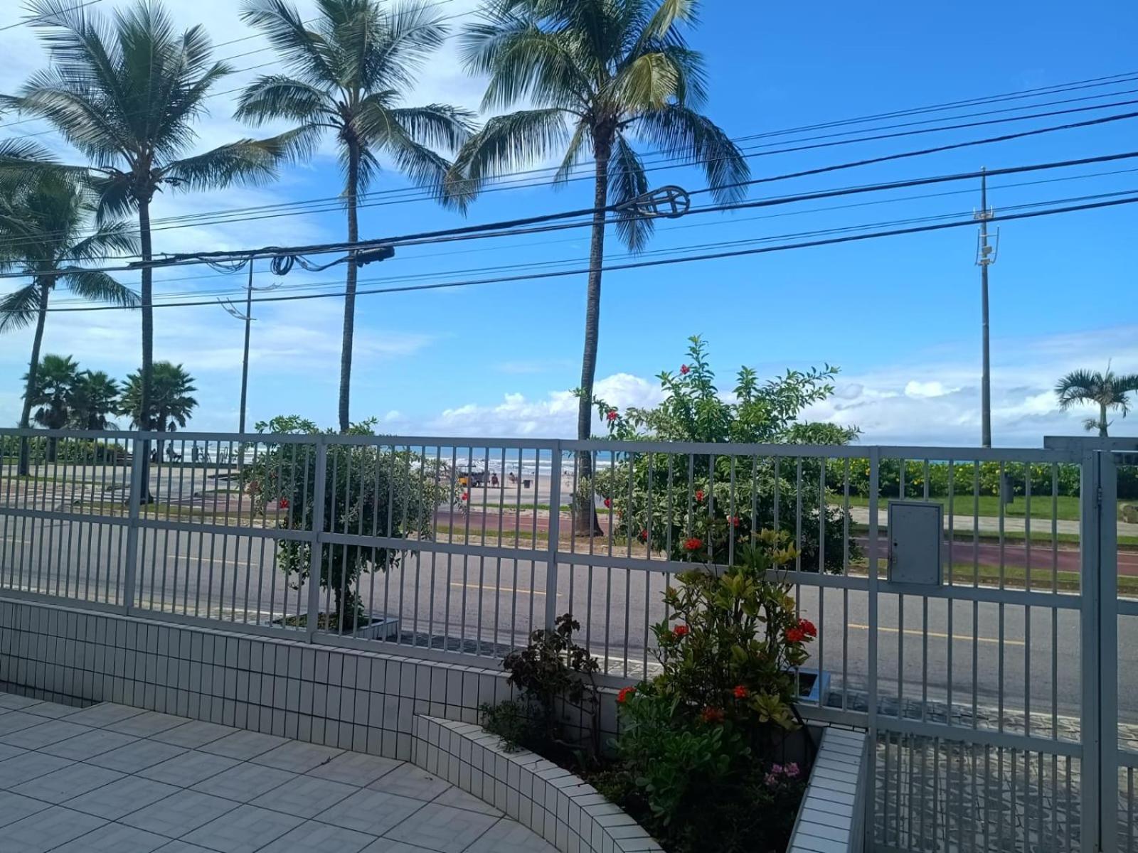 Apartamento Pe Na Areia Vila Caicara Прая Гранде Екстериор снимка